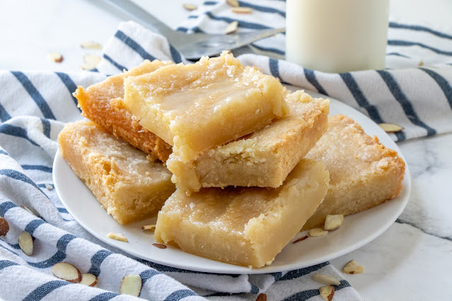 Almond Banket Bars With a Soft Buttery Crust